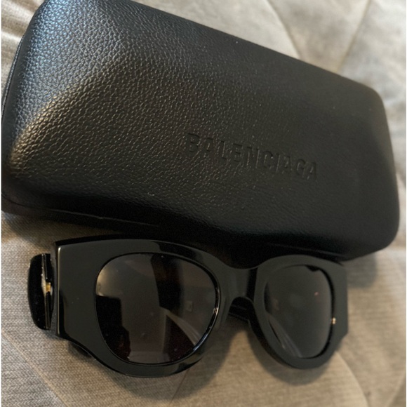 Preowned BALENCIAGA BB0070S 006 SUNGLASSES Good Condition - Picture 9 of 14